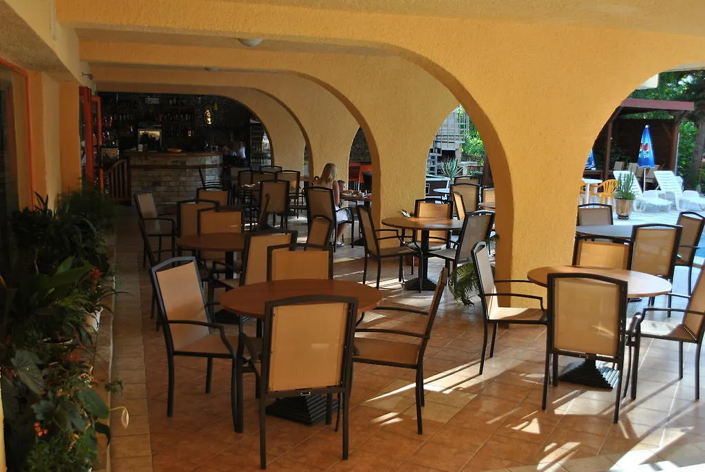 Hotel Exotica Golden Sands 3*,
